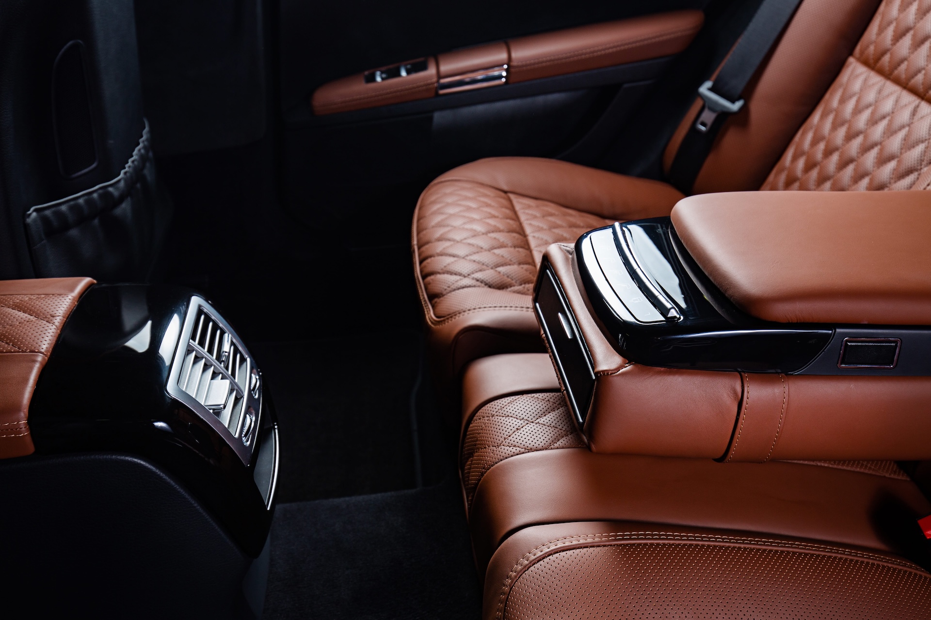 Explore sophisticated leather fragrances with warm and timeless notes.